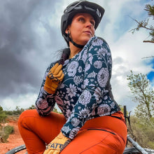 Load image into Gallery viewer, Lynt Crop Tee in Unfinished Flowers on Blue