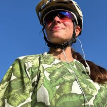 Load image into Gallery viewer, Lynt Crop Tee in Banana Leaf