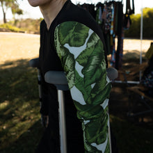 Load image into Gallery viewer, Long Sleeve Pocket Top in Prints