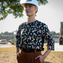 Load image into Gallery viewer, Lynt Crop Tee in Delicate Wild Flowers