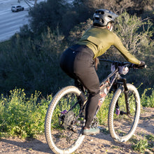 Load image into Gallery viewer, Lynt Trail Pants in Black