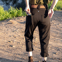 Load image into Gallery viewer, Lynt Pleated Trousers in Black