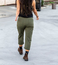 Load image into Gallery viewer, Lynt Pleated Trousers in Olive