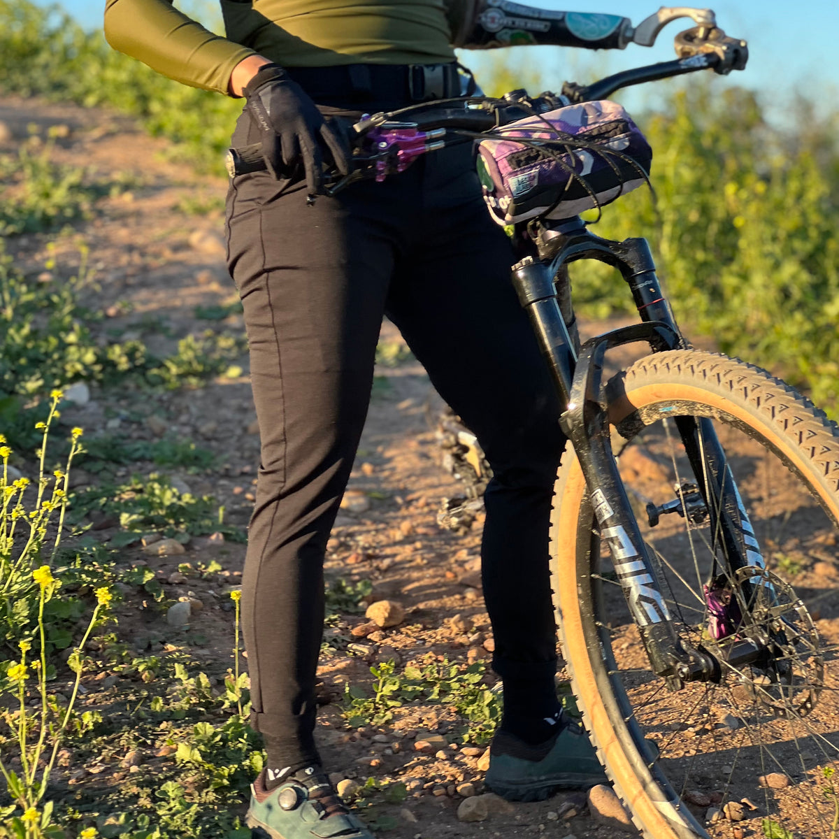 Lynt Trail Pants in Black
